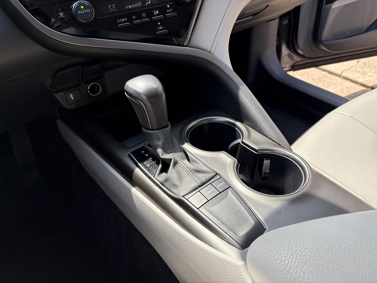 Toyota Camry SE Auto (Natl) 2024