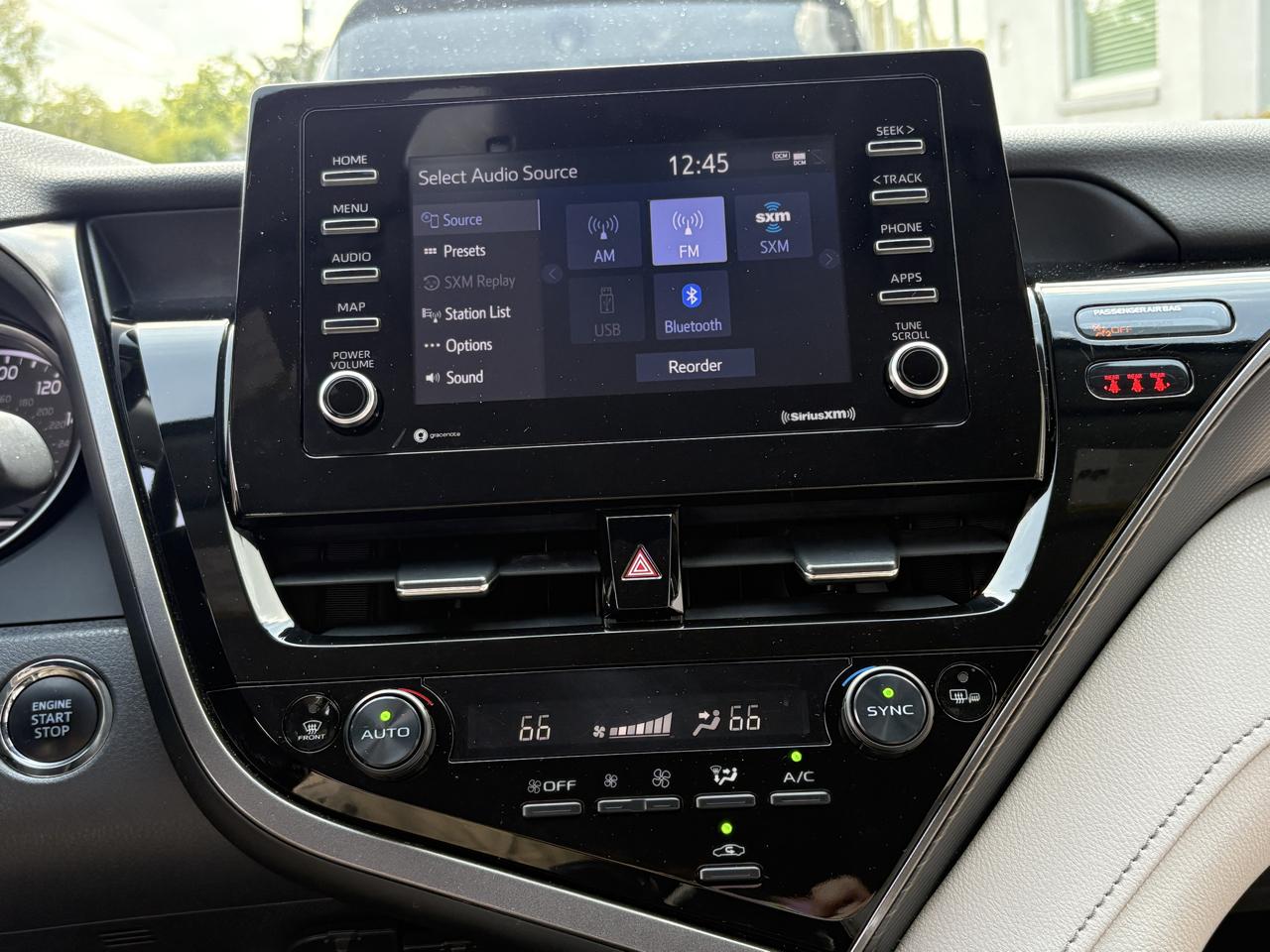 Toyota Camry SE Auto (Natl) 2024