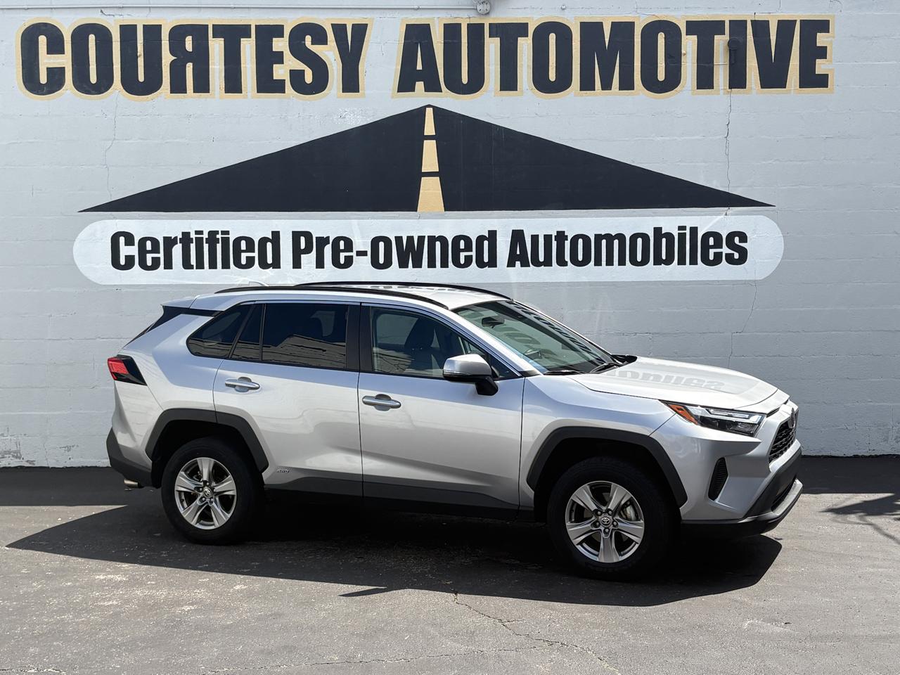 Toyota RAV4 Hybrid XLE AWD (Natl) 2025
