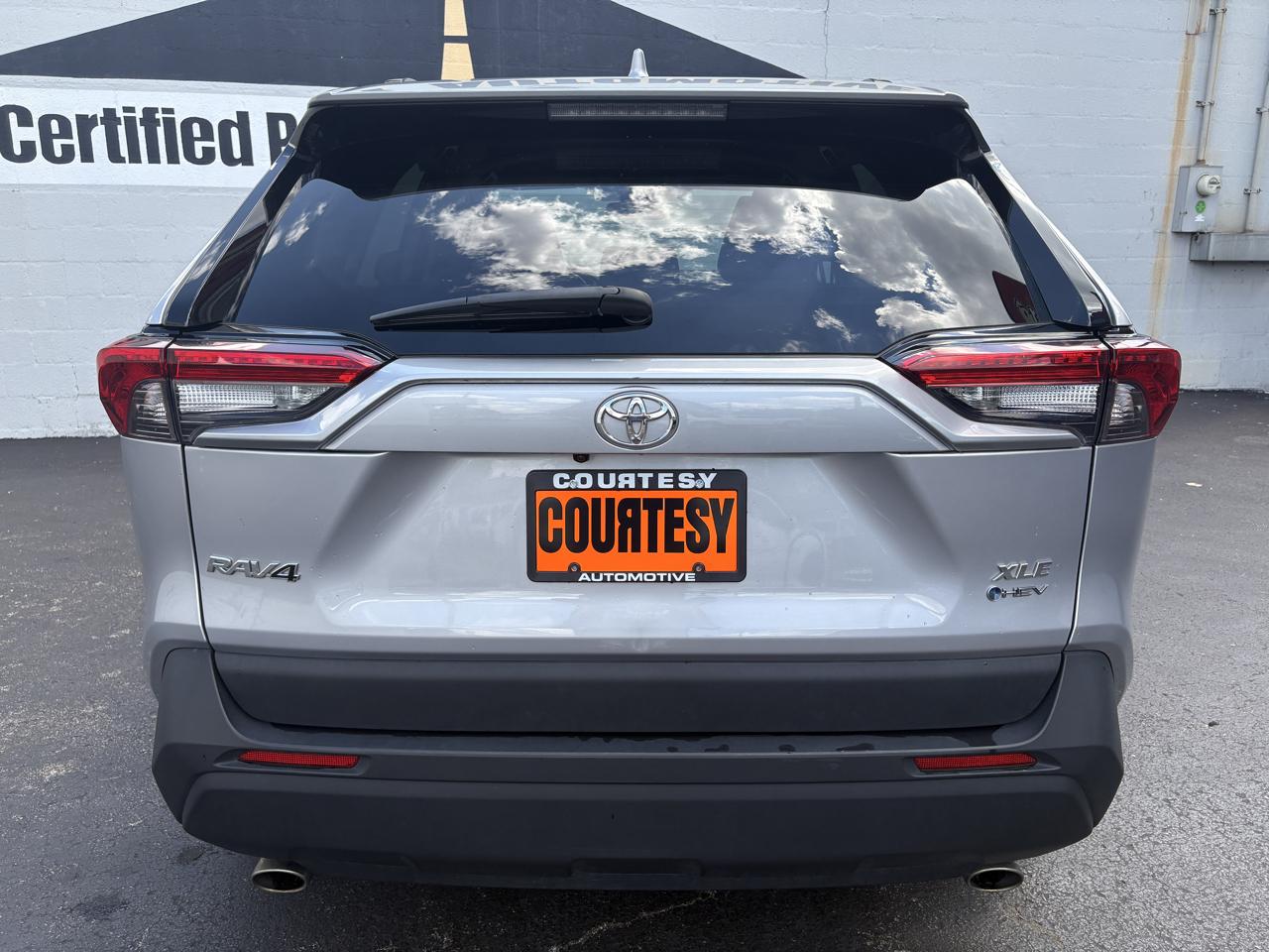 Toyota RAV4 Hybrid XLE AWD (Natl) 2025