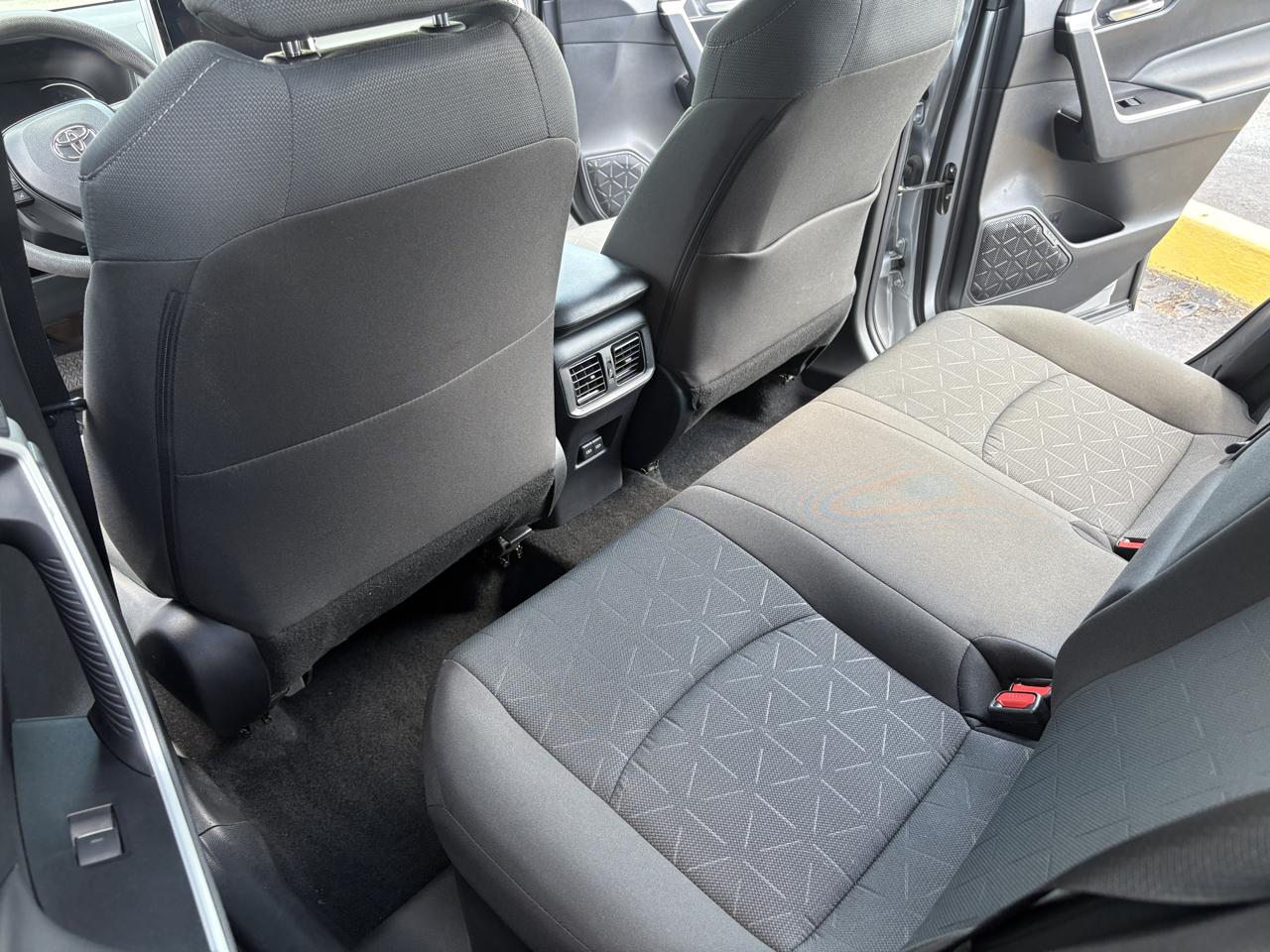 Toyota RAV4 Hybrid XLE AWD (Natl) 2025