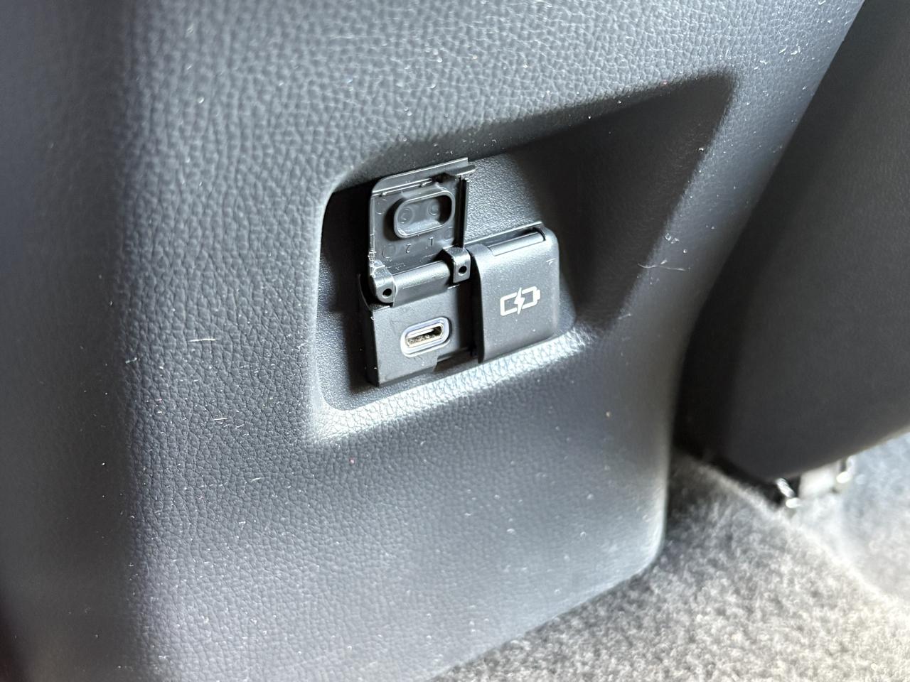 Toyota RAV4 Hybrid XLE AWD (Natl) 2025
