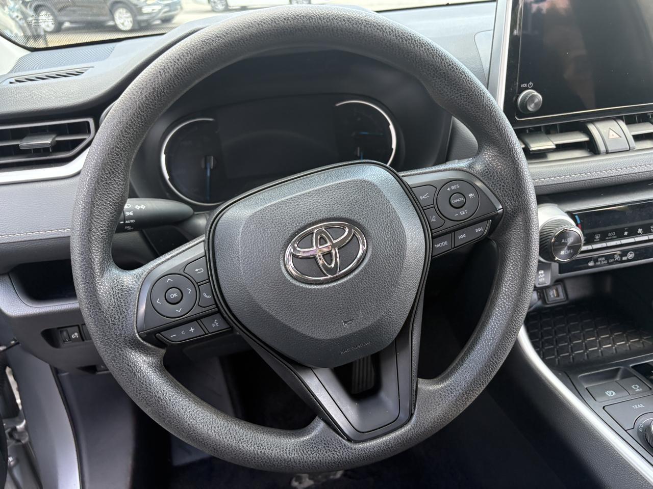 Toyota RAV4 Hybrid XLE AWD (Natl) 2025