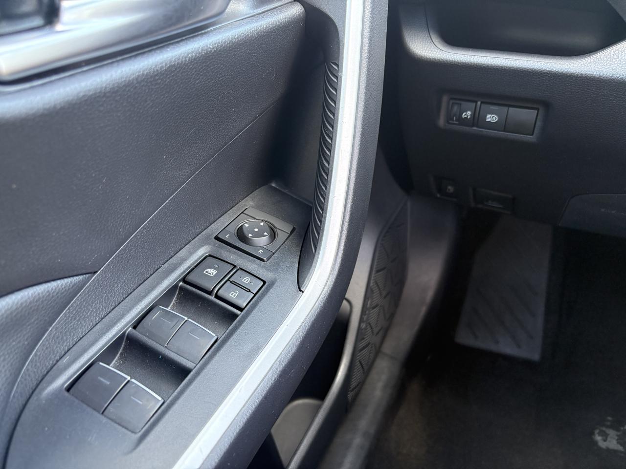 Toyota RAV4 Hybrid XLE AWD (Natl) 2025