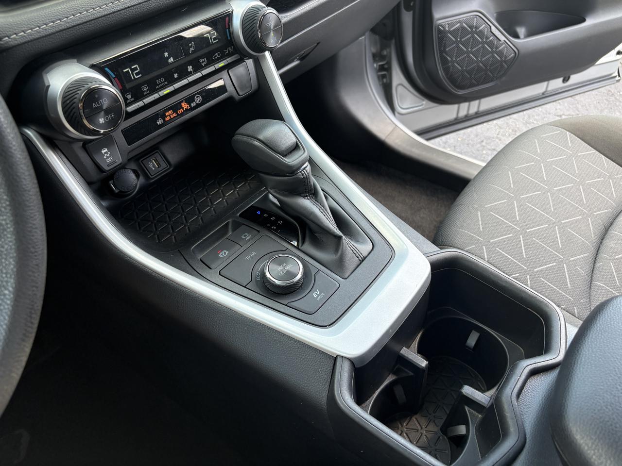 Toyota RAV4 Hybrid XLE AWD (Natl) 2025