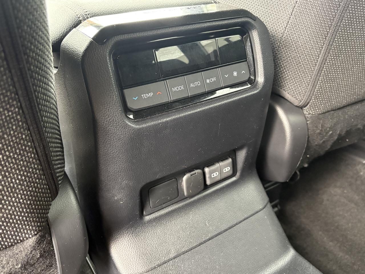 Toyota Land Cruiser photo 9