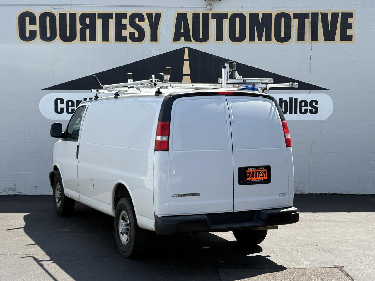 Chevrolet Express Cargo Van RWD 2500 135" 2021