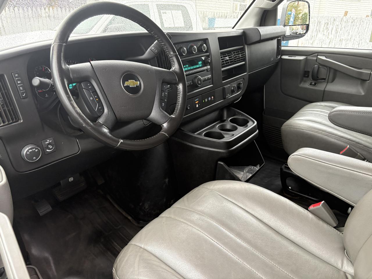 Chevrolet Express photo 5