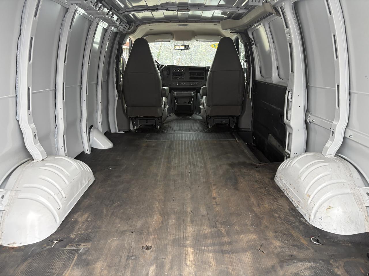 Chevrolet Express photo 6