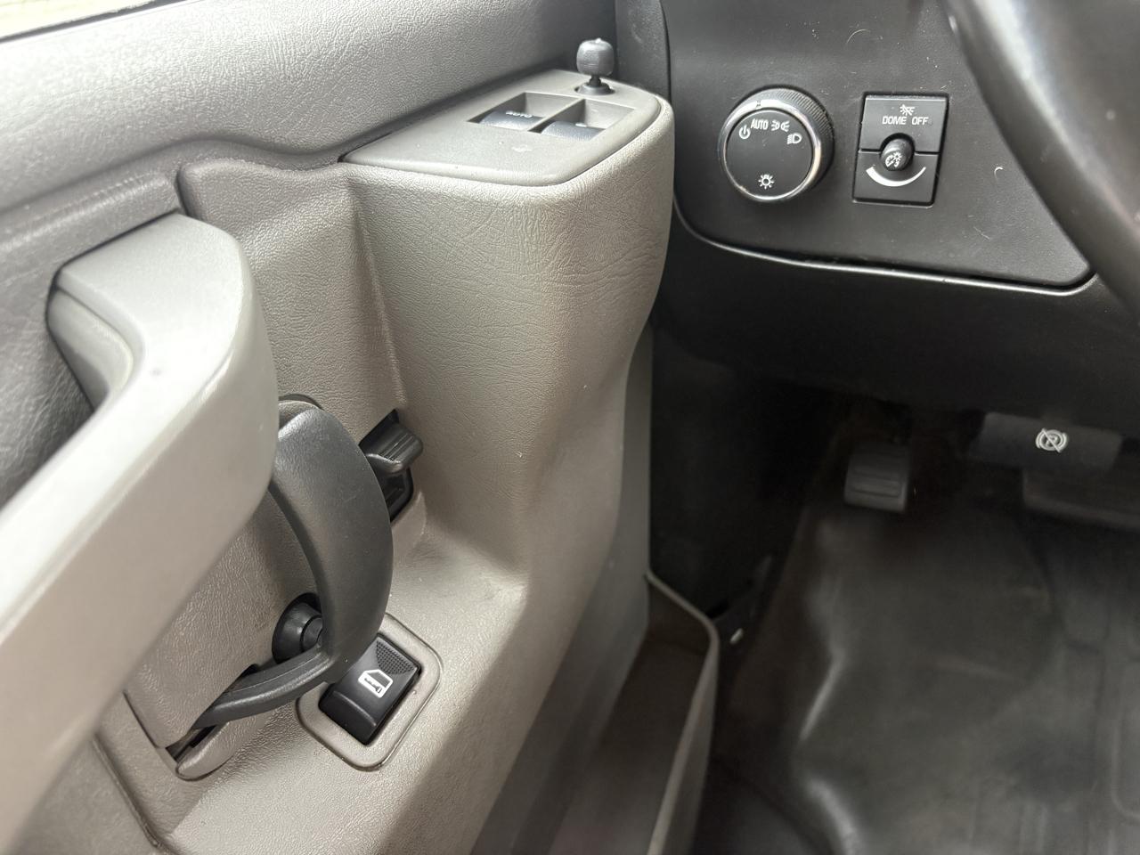 Chevrolet Express photo 8