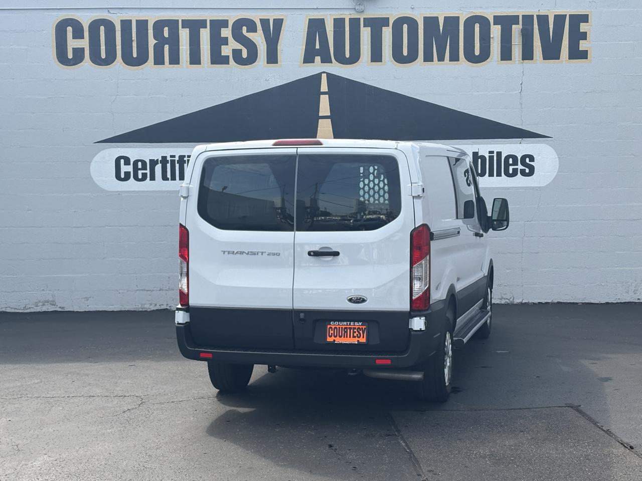 Ford Transit Cargo Van T-250 130" Low Rf 9070 GVWR RWD 2025