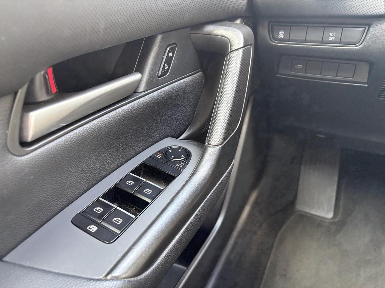 Mazda CX-50 photo 14