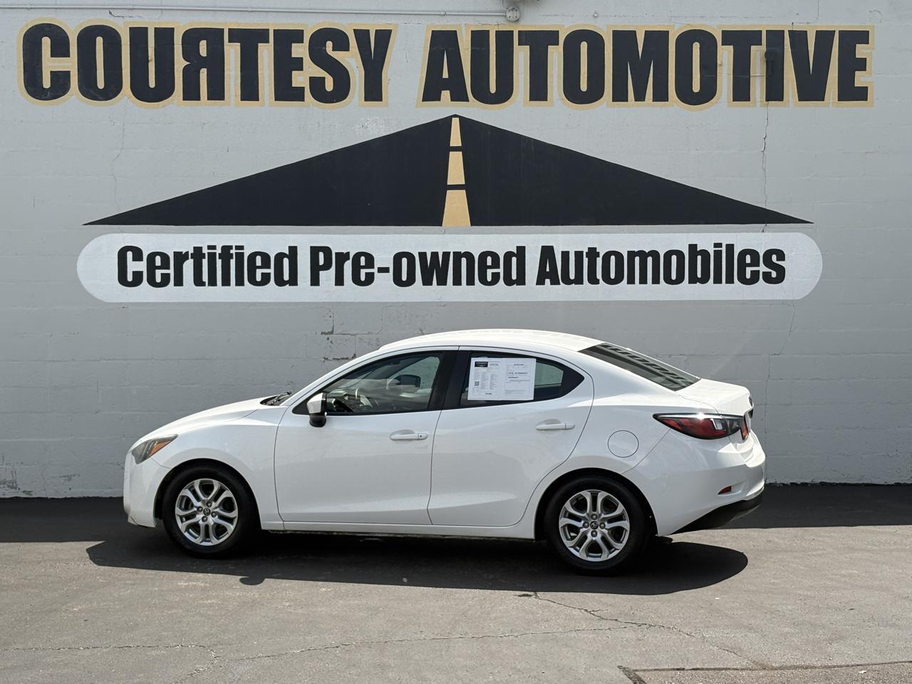 Toyota Yaris iA Auto (Natl) 2017