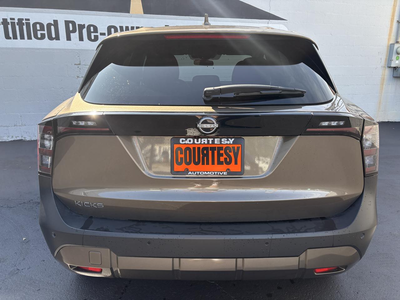 Nissan Kicks SV FWD 2025