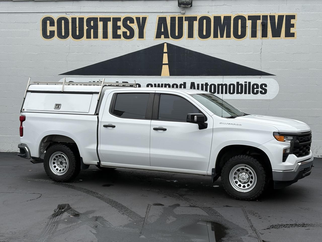 Chevrolet Silverado photo 2