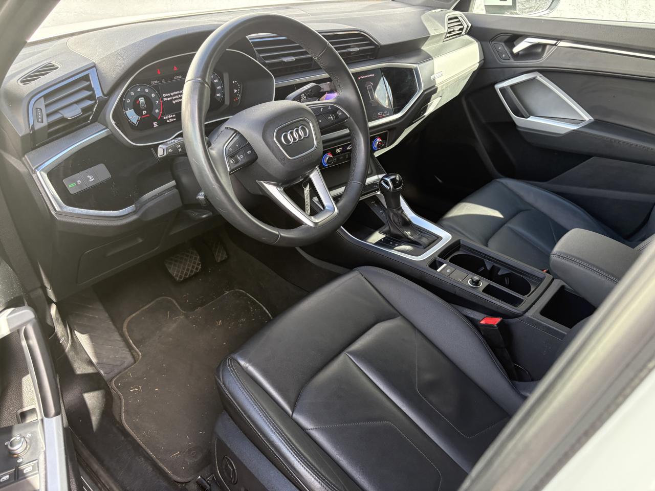 Audi Q3 S line Premium 45 TFSI quattro 2025