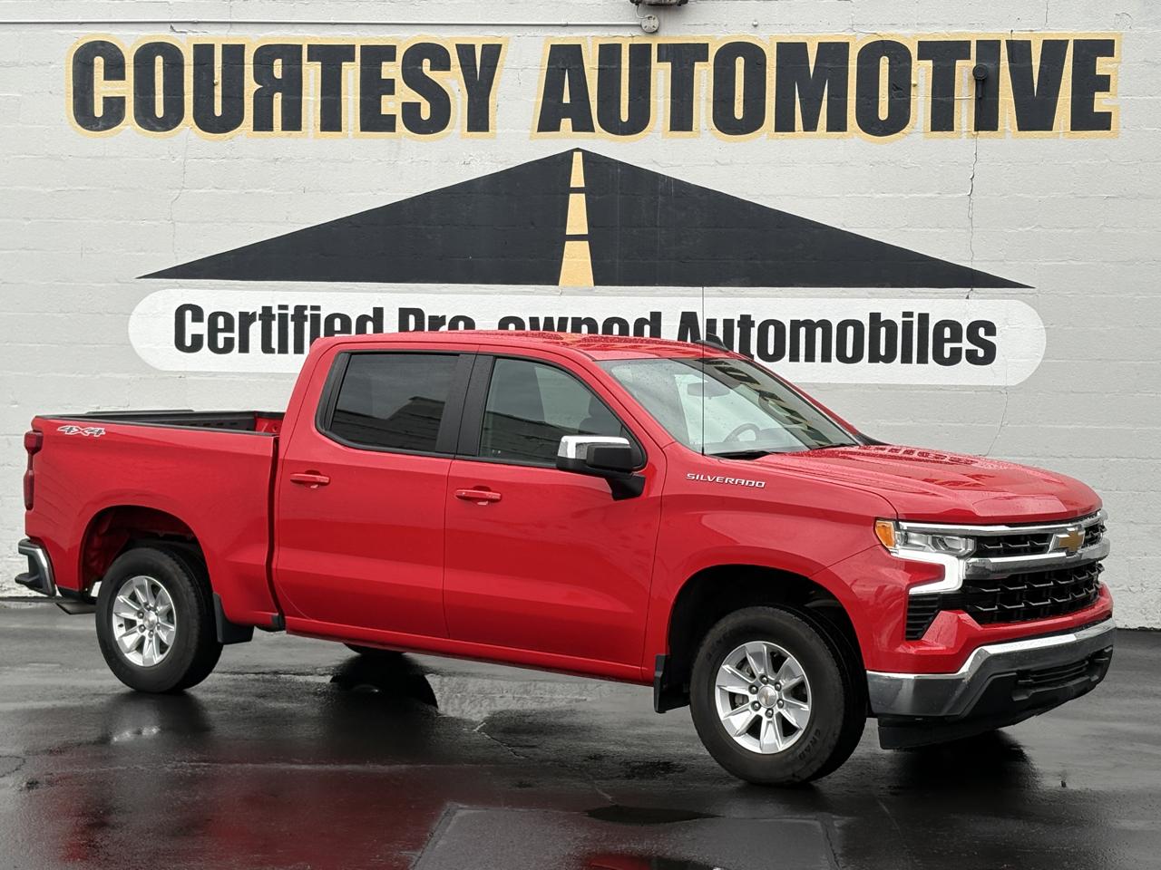 Chevrolet Silverado 1500 4WD Crew Cab 147" LT w/1LT 2025