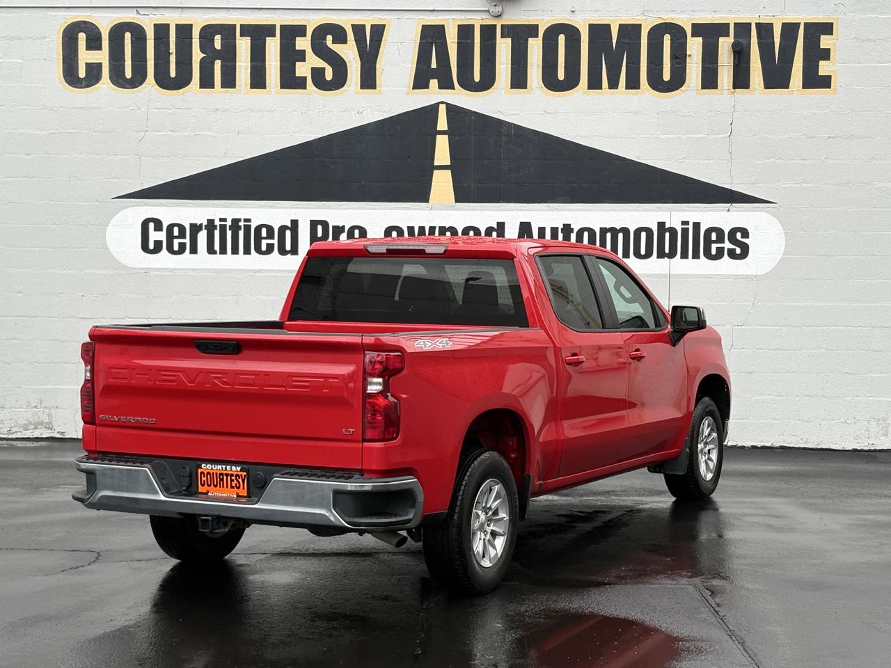 Chevrolet Silverado 1500 4WD Crew Cab 147" LT w/1LT 2025