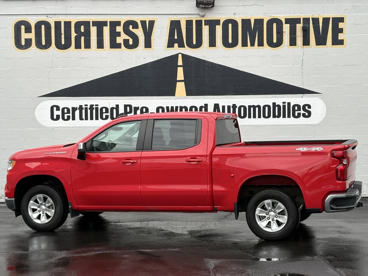 Chevrolet Silverado 1500 4WD Crew Cab 147" LT w/1LT 2025