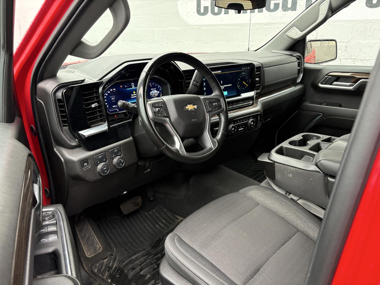 Chevrolet Silverado 1500 4WD Crew Cab 147" LT w/1LT 2025
