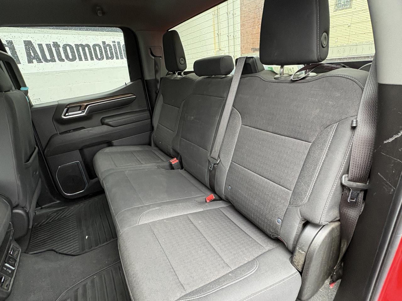 Chevrolet Silverado 1500 4WD Crew Cab 147" LT w/1LT 2025
