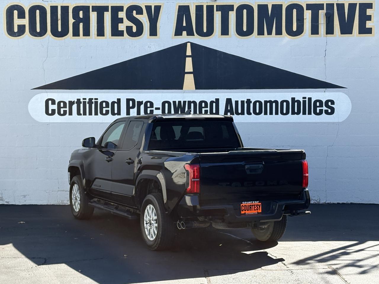 Toyota Tacoma 4WD SR5 Double Cab 5' Bed AT (Natl) 2024