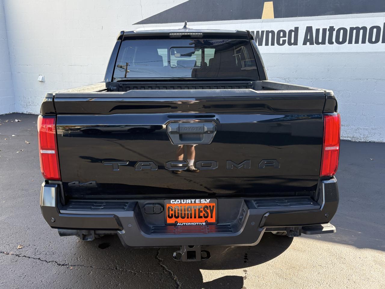 Toyota Tacoma 4WD SR5 Double Cab 5' Bed AT (Natl) 2024