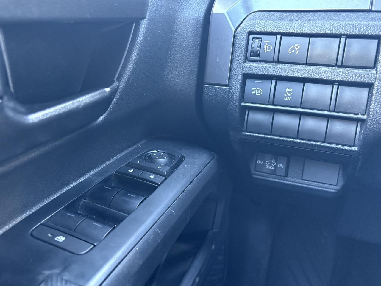 Toyota Tacoma 4WD SR5 Double Cab 5' Bed AT (Natl) 2024