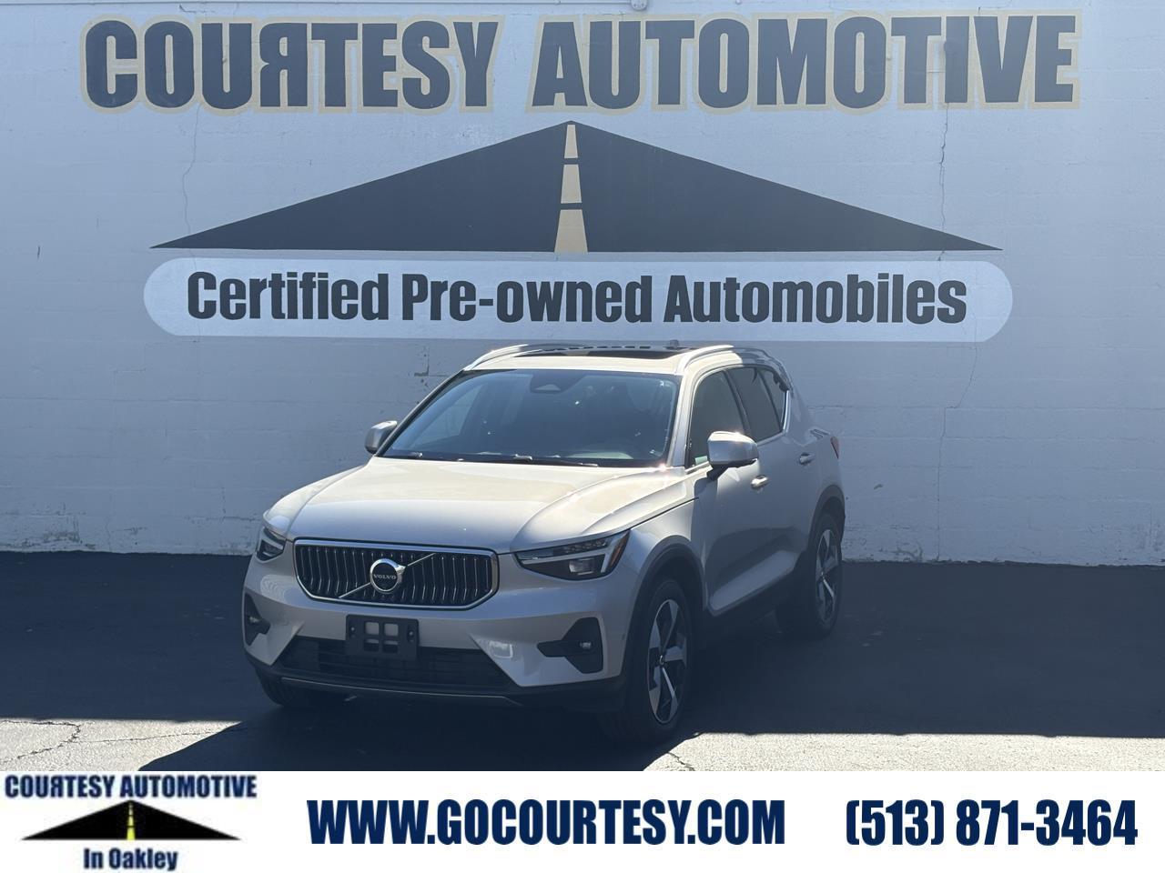 2024 Volvo XC40 B5 AWD Plus Bright Theme