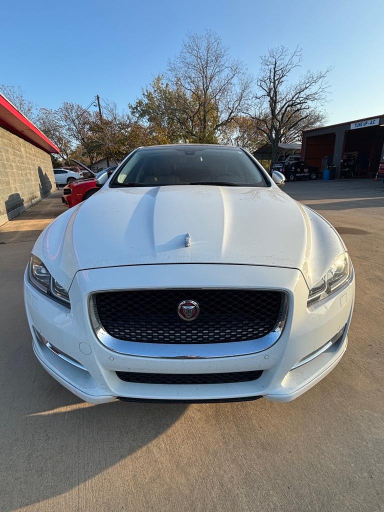 2016 Jaguar XJ R-Sport's photo