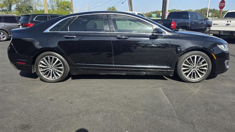 Lincoln MKZ photo 2