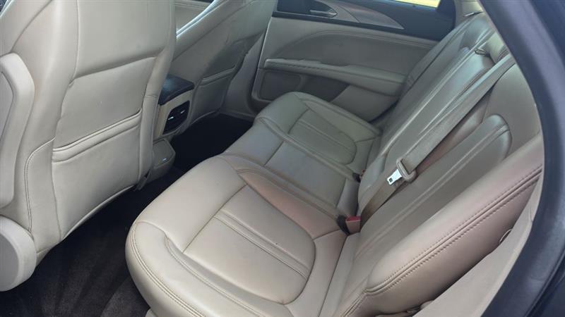 Lincoln MKZ photo 10