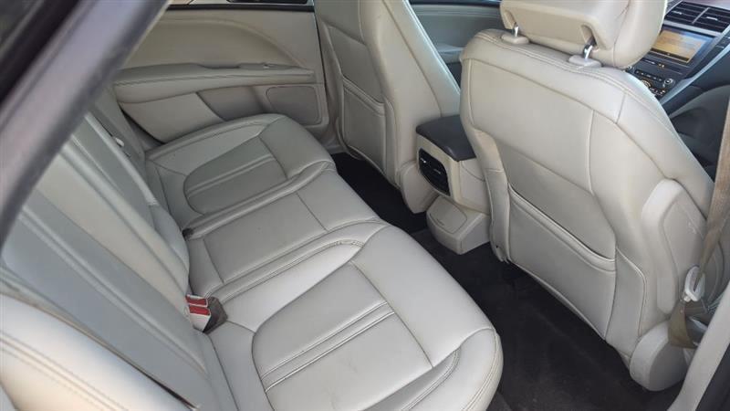 Lincoln MKZ photo 11