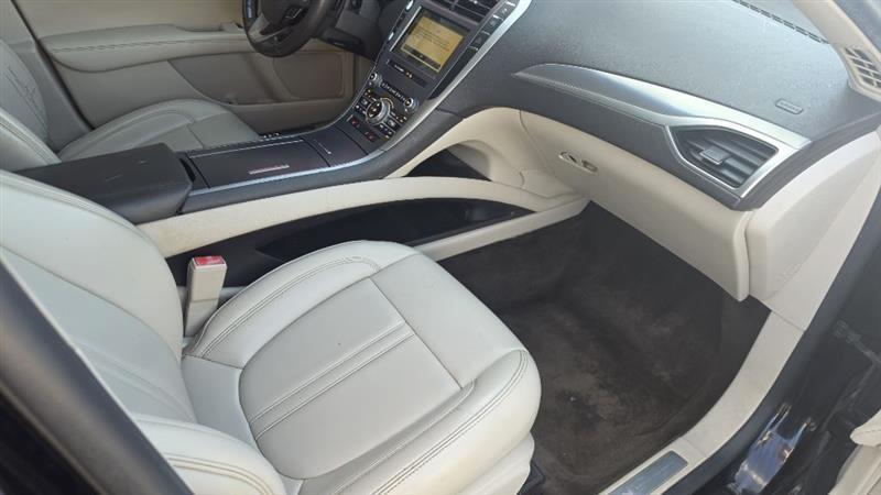 Lincoln MKZ photo 12