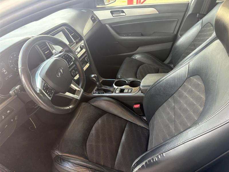 Hyundai Sonata photo 9