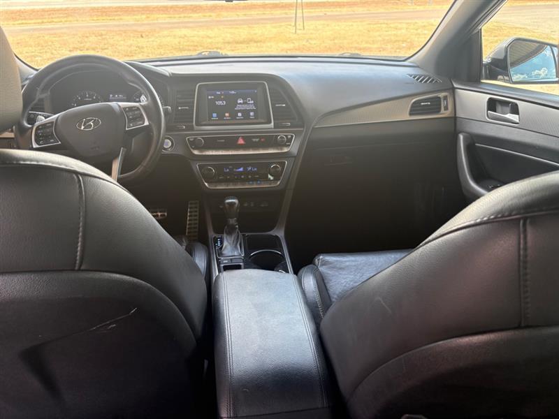 Hyundai Sonata photo 11