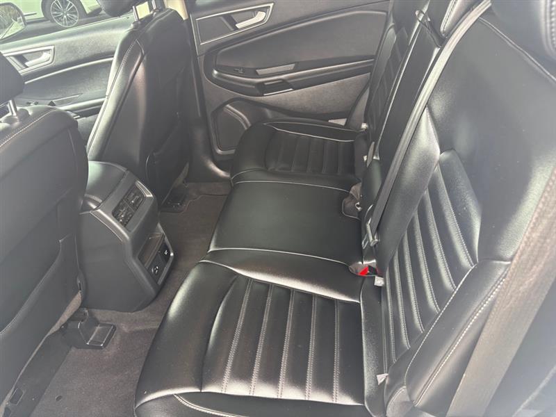 Ford Edge photo 9