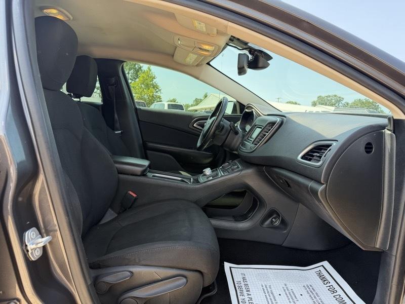 2015 Chrysler 200 Limited - Photo 9