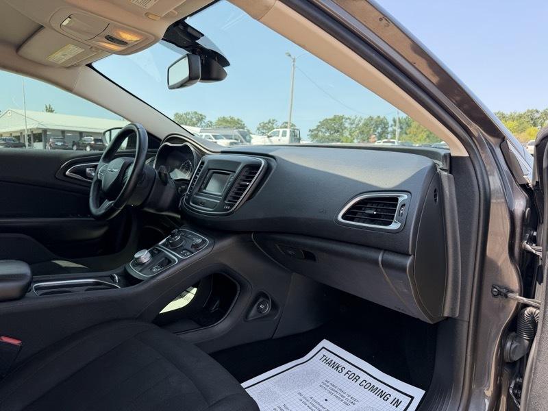 2015 Chrysler 200 Limited - Photo 10