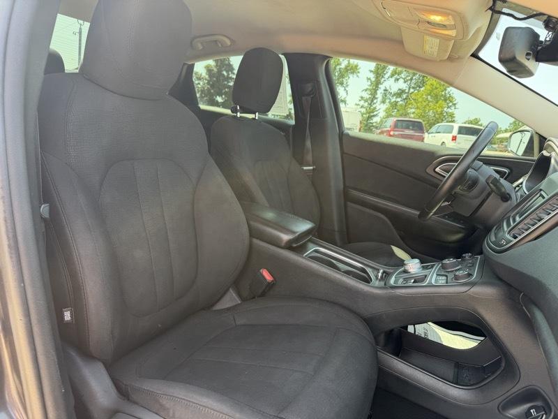 2015 Chrysler 200 Limited - Photo 11