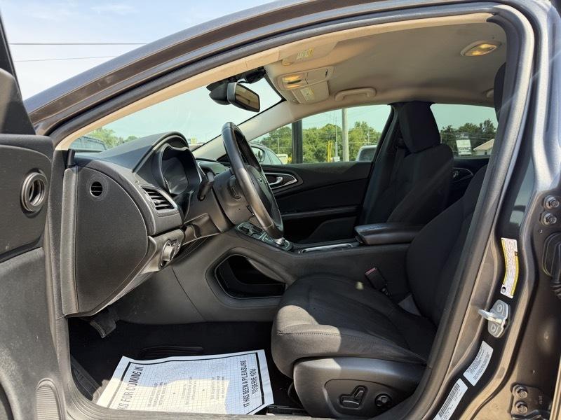 2015 Chrysler 200 Limited - Photo 12