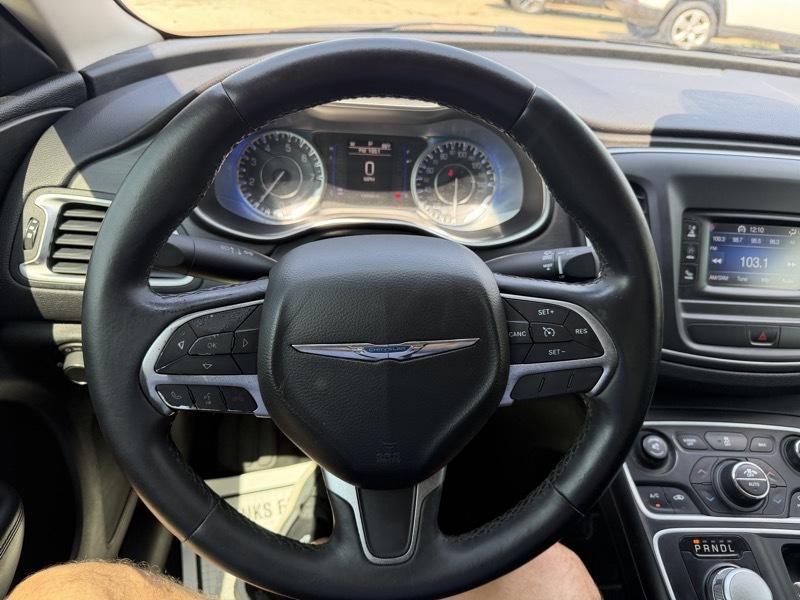 2015 Chrysler 200 Limited - Photo 15