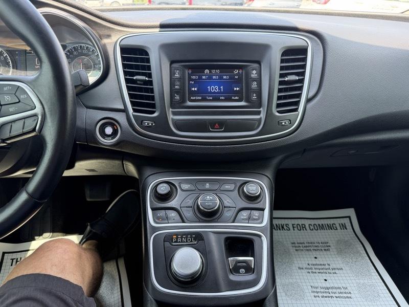 2015 Chrysler 200 Limited - Photo 17