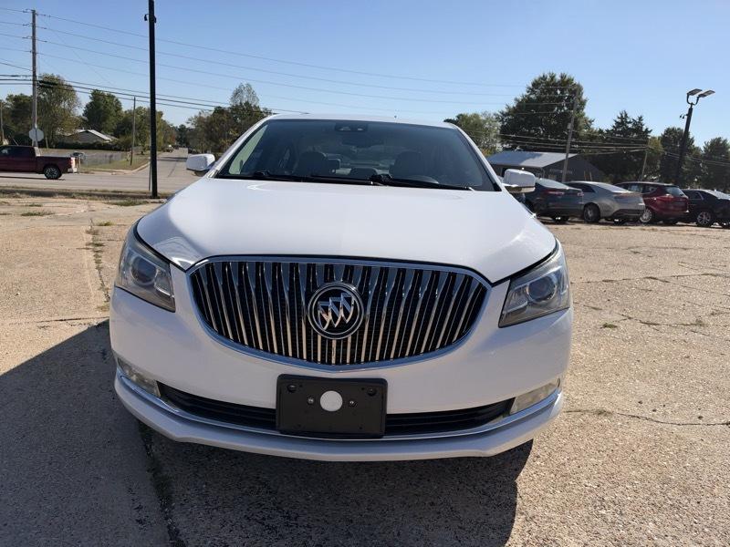 Buick LaCrosse photo 2