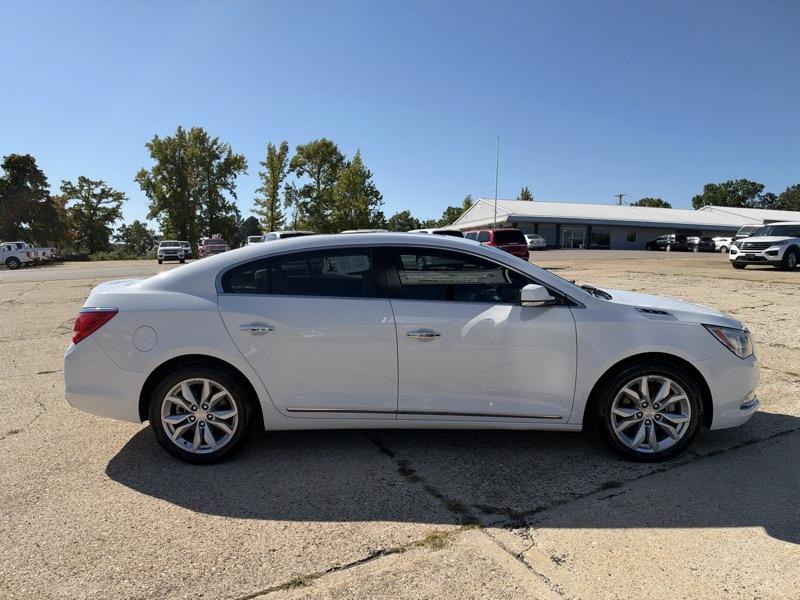 Buick LaCrosse photo 3