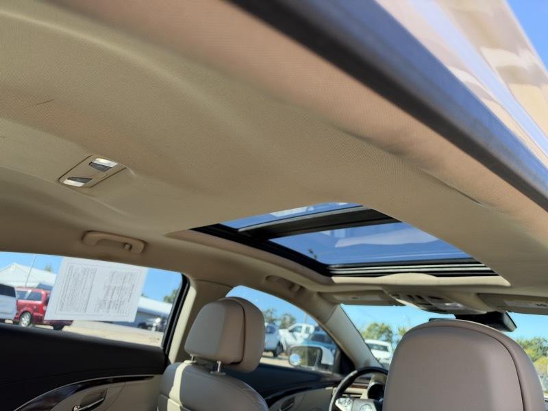 Buick LaCrosse photo 8