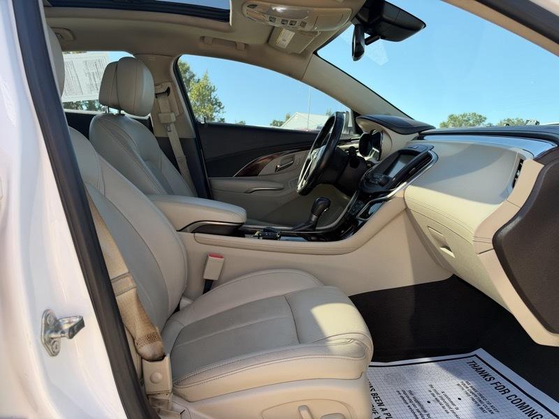 Buick LaCrosse photo 11