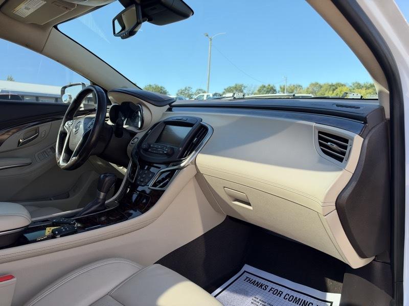 Buick LaCrosse photo 12