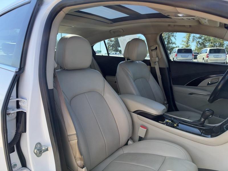 Buick LaCrosse photo 13