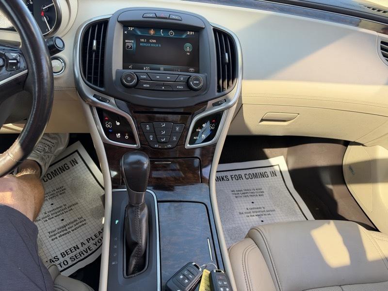 Buick LaCrosse photo 21
